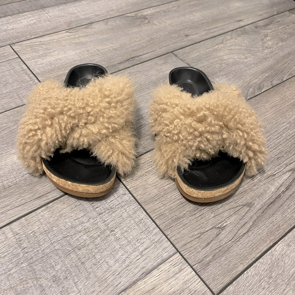 Chloe Cozy Tan Fuzzy Slide Sandals size 35